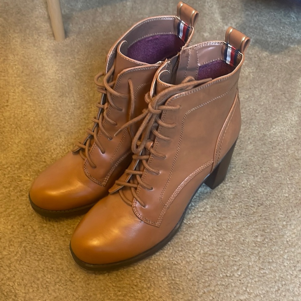 Tommy Hilfiger boot heels